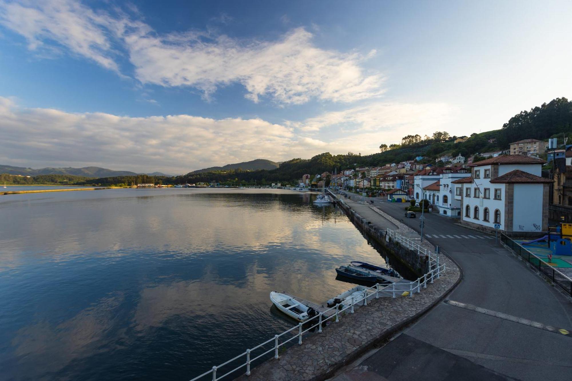 Sea Breeze And Beautiful Views! Apartment Muros De Nalon Bagian luar foto